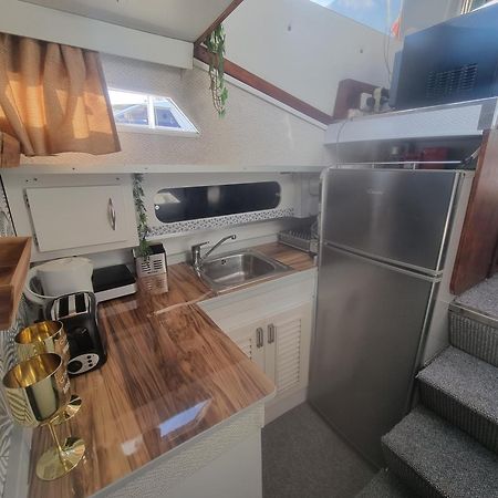Beautiful And Comfy Boat In Barcelona With Boat Tour Option Hotel Екстериор снимка