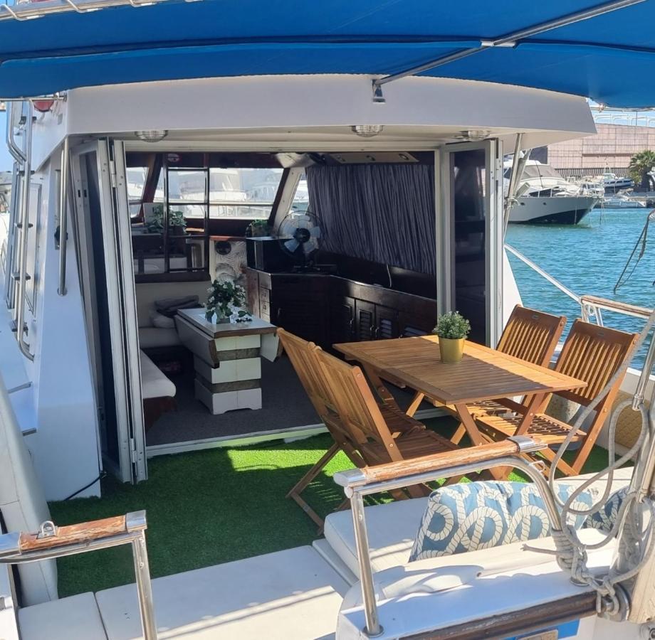 Beautiful And Comfy Boat In Barcelona With Boat Tour Option Hotel Екстериор снимка