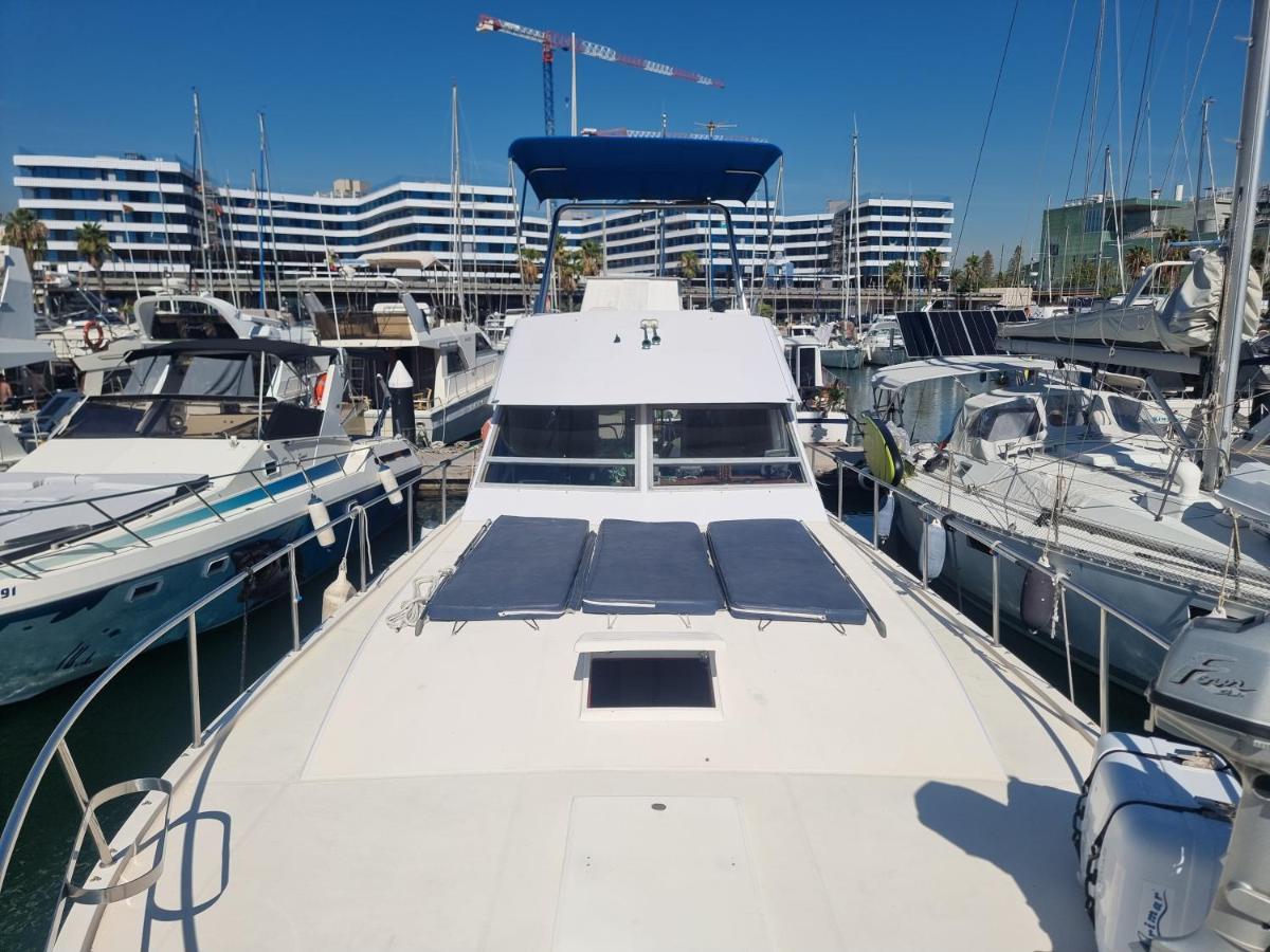 Beautiful And Comfy Boat In Barcelona With Boat Tour Option Hotel Екстериор снимка