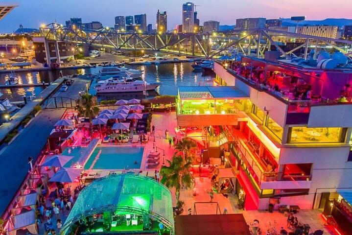 Beautiful And Comfy Boat In Barcelona With Boat Tour Option Hotel Екстериор снимка