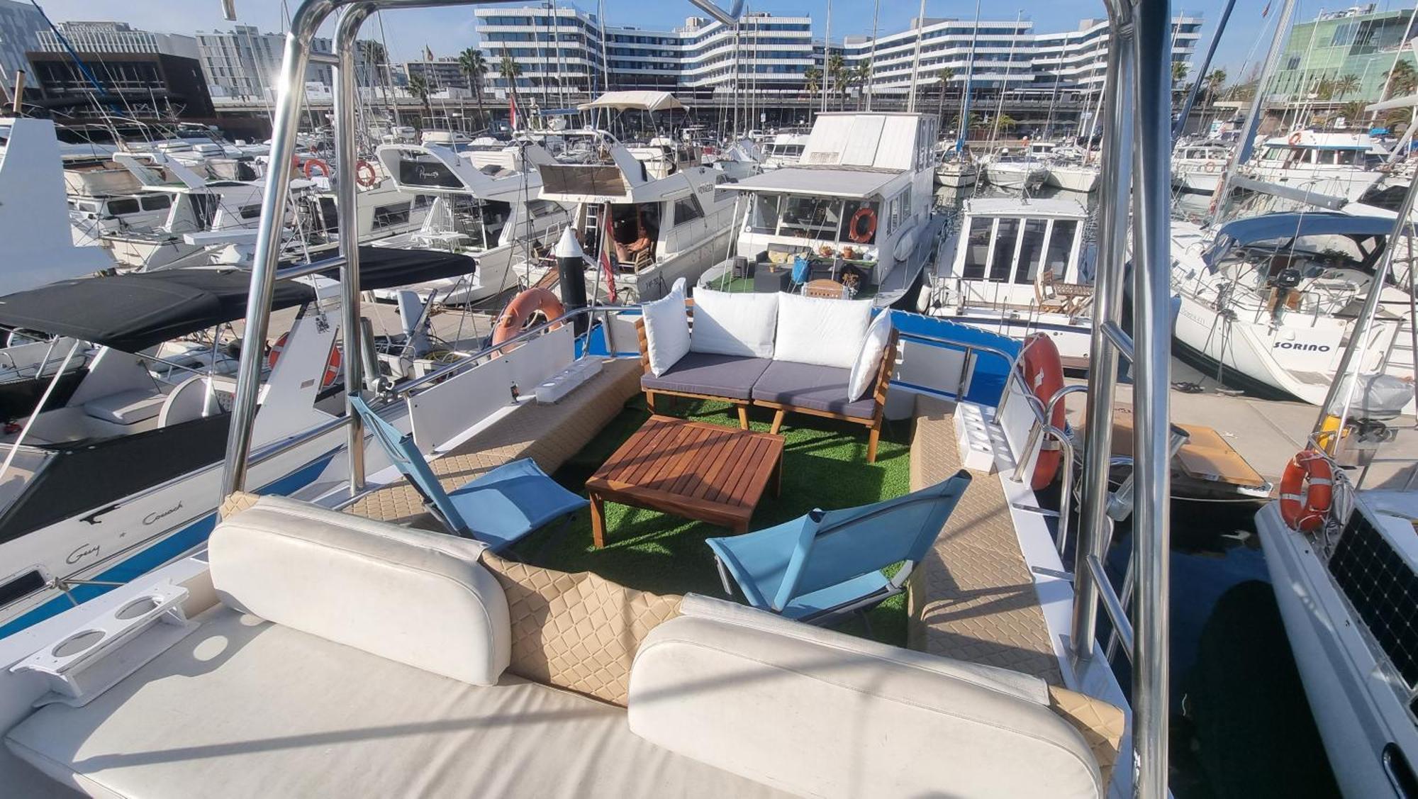 Beautiful And Comfy Boat In Barcelona With Boat Tour Option Hotel Екстериор снимка