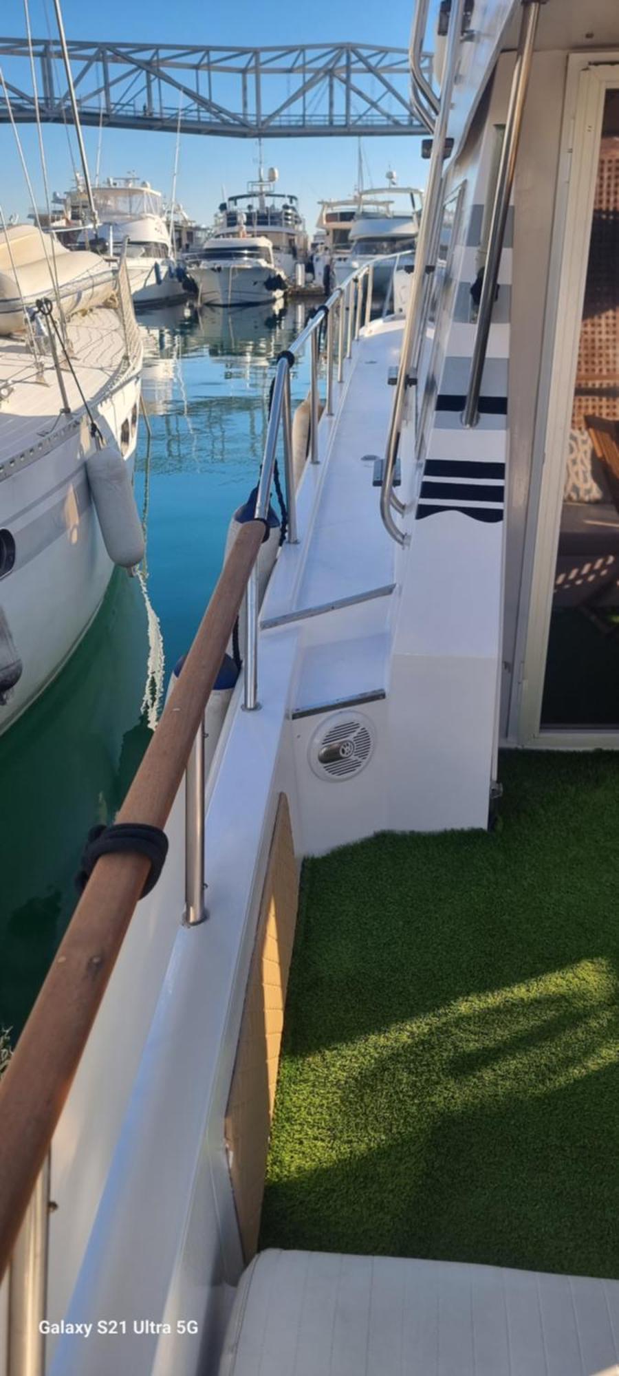 Beautiful And Comfy Boat In Barcelona With Boat Tour Option Hotel Екстериор снимка