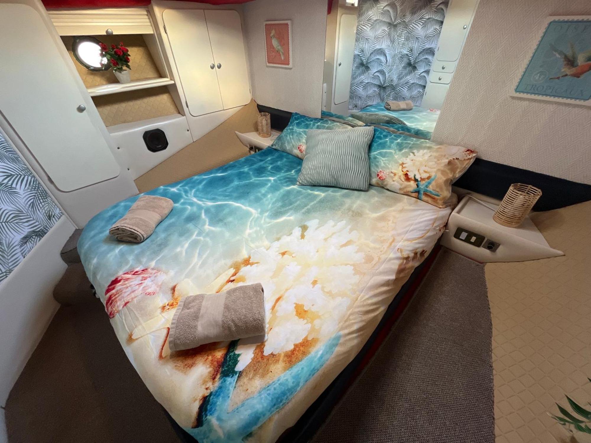 Beautiful And Comfy Boat In Barcelona With Boat Tour Option Hotel Екстериор снимка