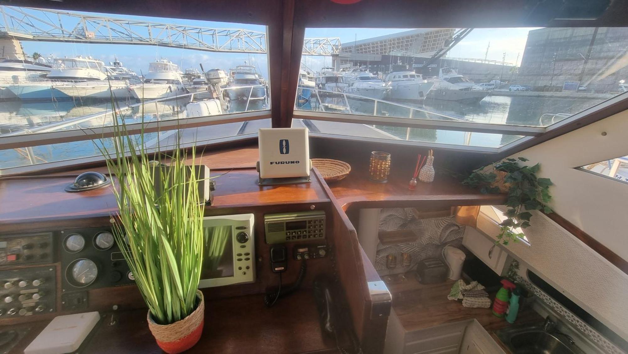 Beautiful And Comfy Boat In Barcelona With Boat Tour Option Hotel Екстериор снимка